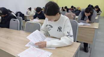 Abituriyentlarga eslatma: 2025/2026 yildan boshlab  chet tili birinchi fan sifatida belgilangan ta’lim yo‘nalishlariga qabul  milliy yoki xalqaro sertifikat asosida amalga oshiriladi