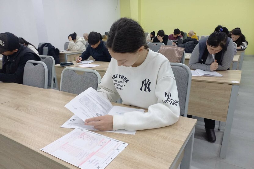 Abituriyentlarga eslatma: 2025/2026 yildan boshlab chet tili birinchi fan sifatida belgilangan ta’lim yo‘nalishlariga qabul milliy yoki xalqaro sertifikat asosida amalga oshiriladi